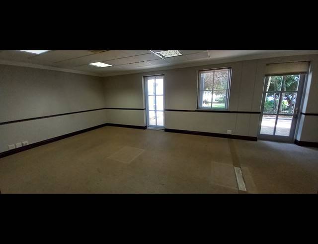 111M² OFFICE TO LET IN BRYANSTON